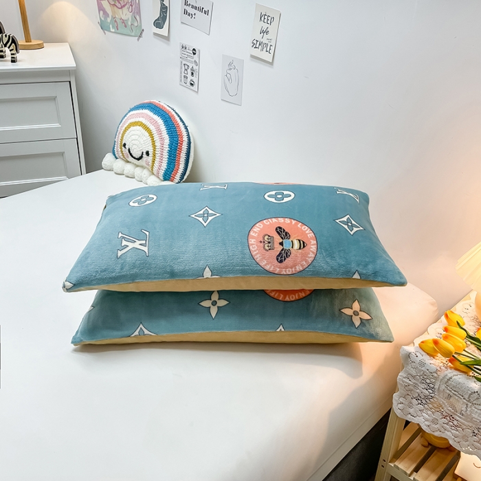 91家纺网 家纺一手货源 找家纺 芃成家纺 2021新款牛奶绒印花单枕套一对 休闲