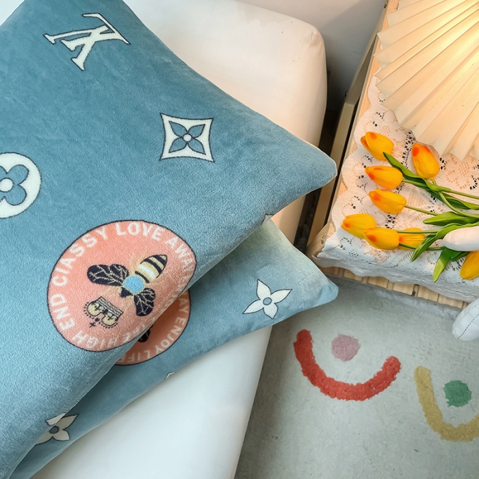 91家纺网 家纺一手货源 找家纺 芃成家纺 2021新款牛奶绒印花单枕套一对 休闲