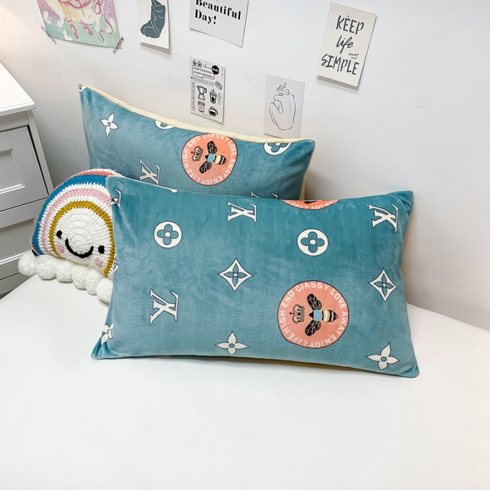 91家纺网 家纺一手货源 找家纺 芃成家纺 2021新款牛奶绒印花单枕套一对 休闲