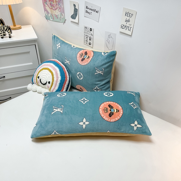 91家纺网 家纺一手货源 找家纺 芃成家纺 2021新款牛奶绒印花单枕套一对 休闲