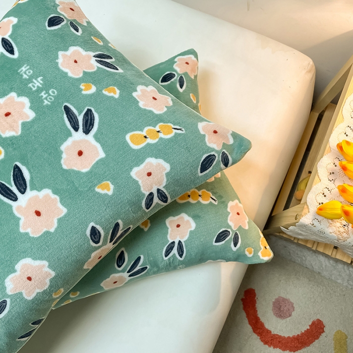 91家纺网 家纺一手货源 找家纺 芃成家纺 2021新款牛奶绒印花单枕套一对 优雅花香