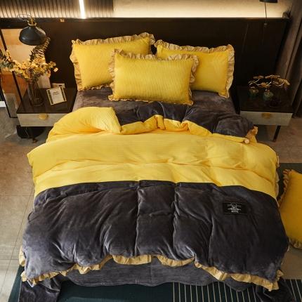 91家纺网 家纺一手货源 找家纺 芃成家纺 2021新款牛奶绒双拼花边四件套 条纹双拼花边姜黄