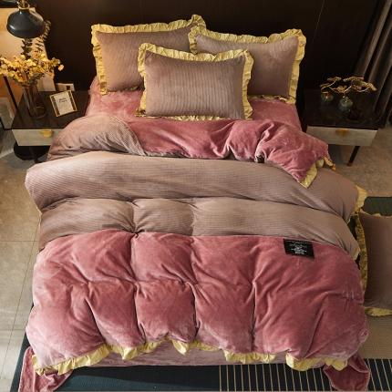 91家纺网 家纺一手货源 找家纺 芃成家纺 2021新款牛奶绒双拼花边四件套 条纹双拼花边米咖