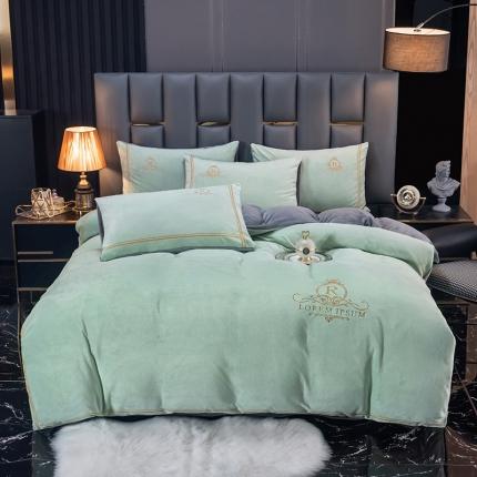 91家纺网 家纺一手货源 找家纺 芃成家纺 2021新款牛奶绒绣花四件套 皇冠 抹茶绿