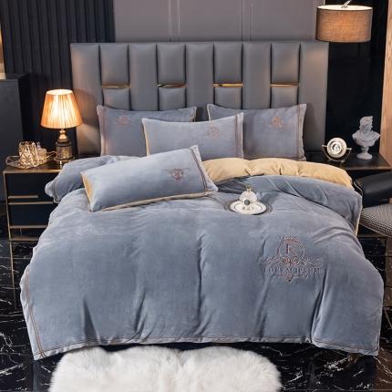 91家纺网 家纺一手货源 找家纺 芃成家纺 2021新款牛奶绒绣花四件套 皇冠 浅灰