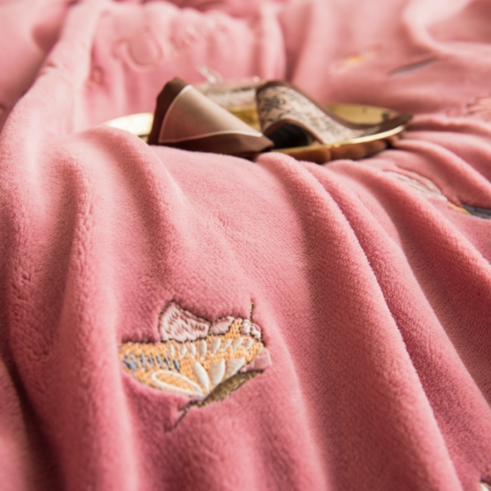 91家纺网 家纺一手货源 找家纺 绒博士240g法莱牛奶水晶宝宝贝贝魔法四件套-浪漫花丛 豆沙