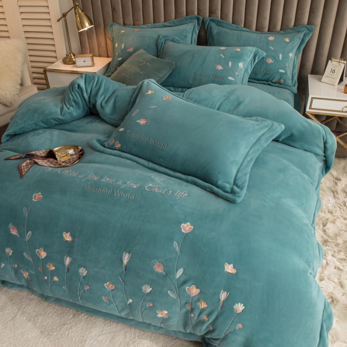 91家纺网 家纺一手货源 找家纺 绒博士240g法莱牛奶水晶宝宝贝贝魔法四件套-浪漫花丛 冰蓝