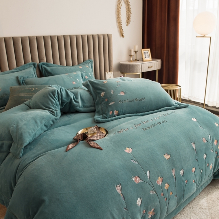 91家纺网 家纺一手货源 找家纺 绒博士240g法莱牛奶水晶宝宝贝贝魔法四件套-浪漫花丛 冰蓝