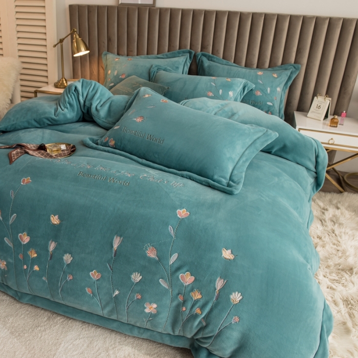 91家纺网 家纺一手货源 找家纺 绒博士240g法莱牛奶水晶宝宝贝贝魔法四件套-浪漫花丛 冰蓝