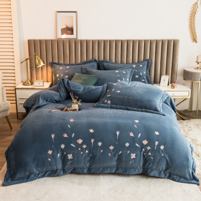 91家纺网 家纺一手货源 找家纺 绒博士240g法莱牛奶水晶宝宝贝贝魔法四件套-浪漫花丛 幽蓝