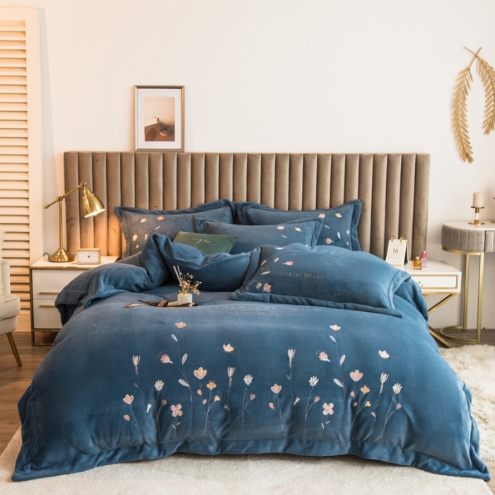 91家纺网 家纺一手货源 找家纺 绒博士240g法莱牛奶水晶宝宝贝贝魔法四件套-浪漫花丛 幽蓝