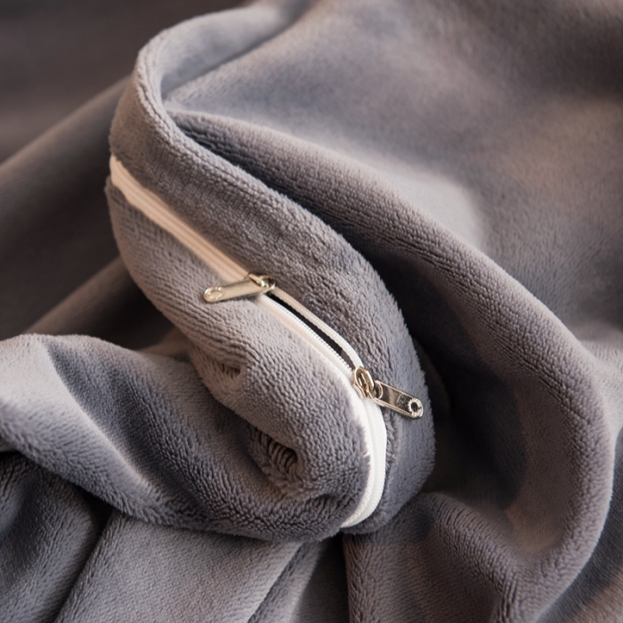 91家纺网 家纺一手货源 找家纺 绒博士240法莱牛奶水晶宝宝贝贝魔法四件套-浪漫花丛 灰色