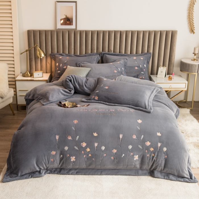 91家纺网 家纺一手货源 找家纺 绒博士240法莱牛奶水晶宝宝贝贝魔法四件套-浪漫花丛 灰色