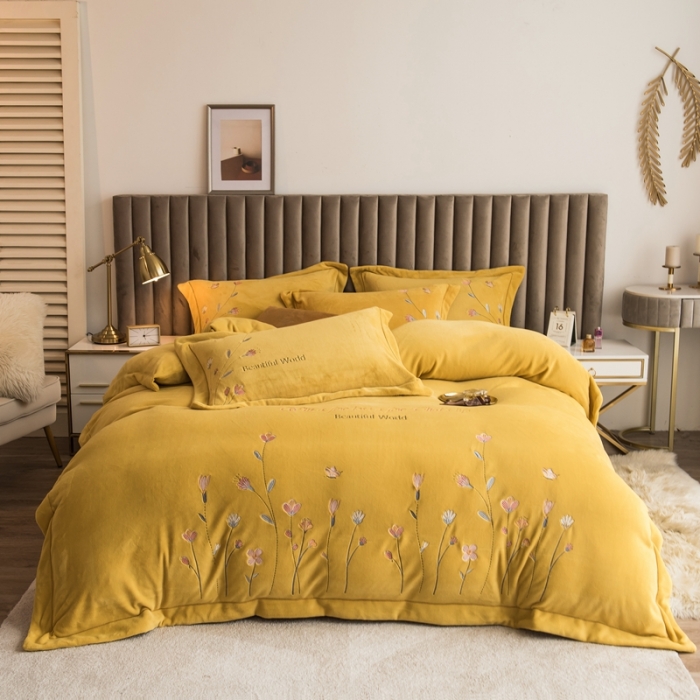 91家纺网 家纺一手货源 找家纺 绒博士240g法莱牛奶水晶宝宝贝贝魔法四件套-浪漫花丛柠檬黄