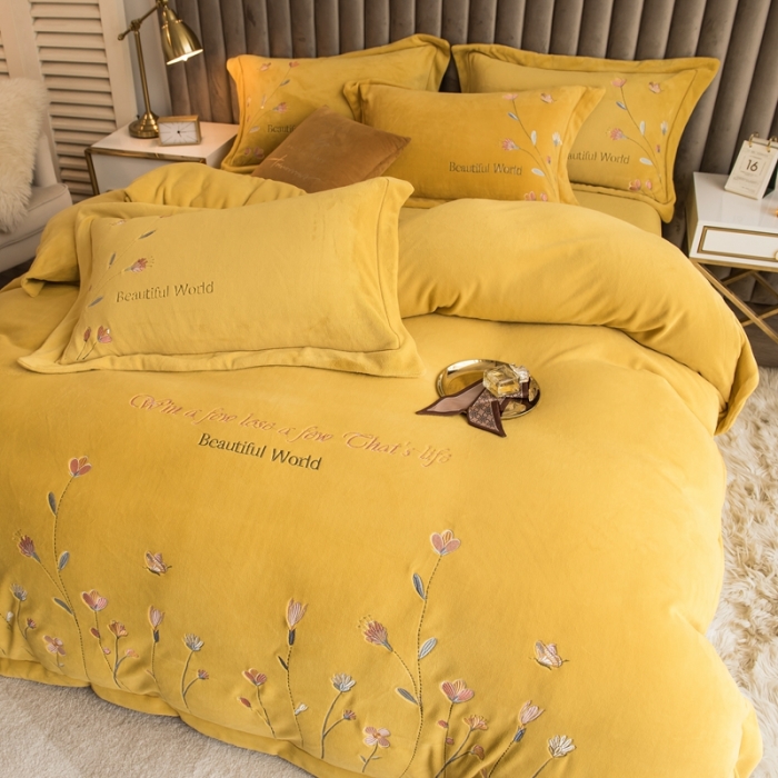 91家纺网 家纺一手货源 找家纺 绒博士240g法莱牛奶水晶宝宝贝贝魔法四件套-浪漫花丛柠檬黄