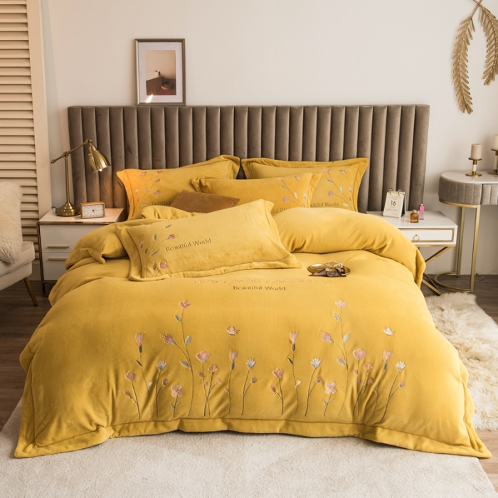 91家纺网 家纺一手货源 找家纺 绒博士240g法莱牛奶水晶宝宝贝贝魔法四件套-浪漫花丛柠檬黄