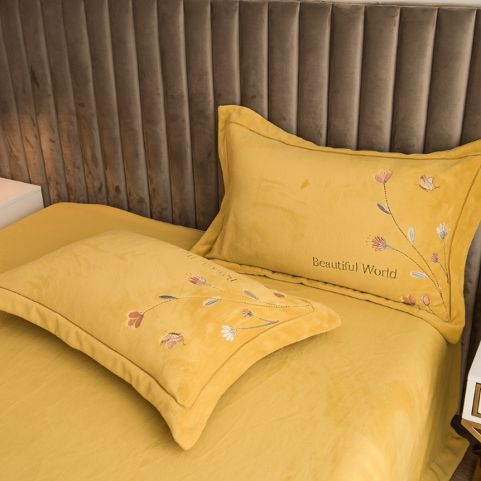 91家纺网 家纺一手货源 找家纺 绒博士240g法莱牛奶水晶宝宝贝贝魔法四件套-浪漫花丛柠檬黄