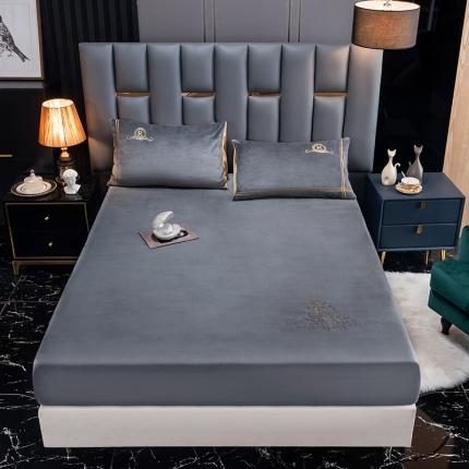 91家纺网 家纺一手货源 找家纺 芃成家纺 2021新款牛奶绒绣花单床笠  高级灰