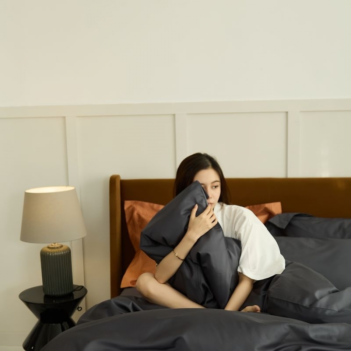 91家纺网 家纺一手货源 找家纺 涞澳 2021新款纯色滚压条贡缎轻奢系列四件套 暗灰