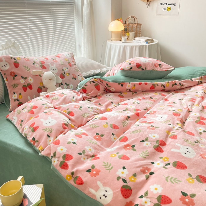 91家纺网 家纺一手货源 找家纺 安哆啦 2021新款220g牛奶绒简约款四件套 草莓兔