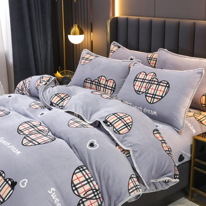 91家纺网 家纺一手货源 找家纺 情煊家纺 2021新款牛奶绒单被套 爱心宝丽