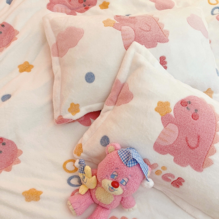 91家纺网 家纺一手货源 找家纺 川悦生活 2021新款立体雪花绒四件套直播供货爱心恐龙