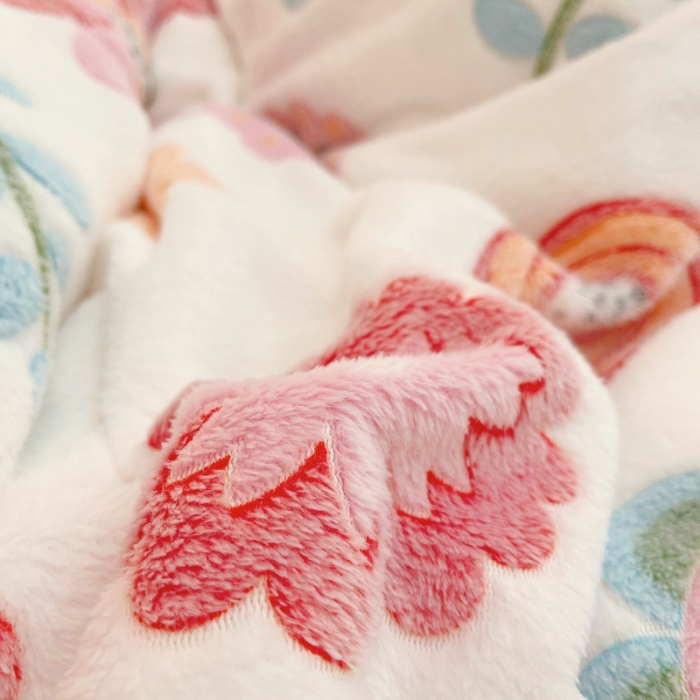 91家纺网 家纺一手货源 找家纺 川悦生活 2021新款立体雪花绒四件套直播供货 彩虹花