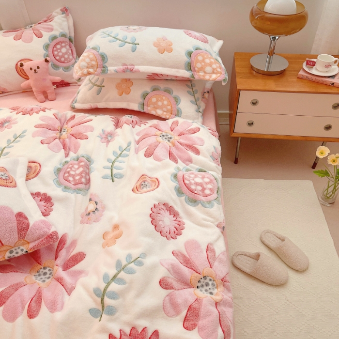 91家纺网 家纺一手货源 找家纺 川悦生活 2021新款立体雪花绒四件套直播供货 彩虹花