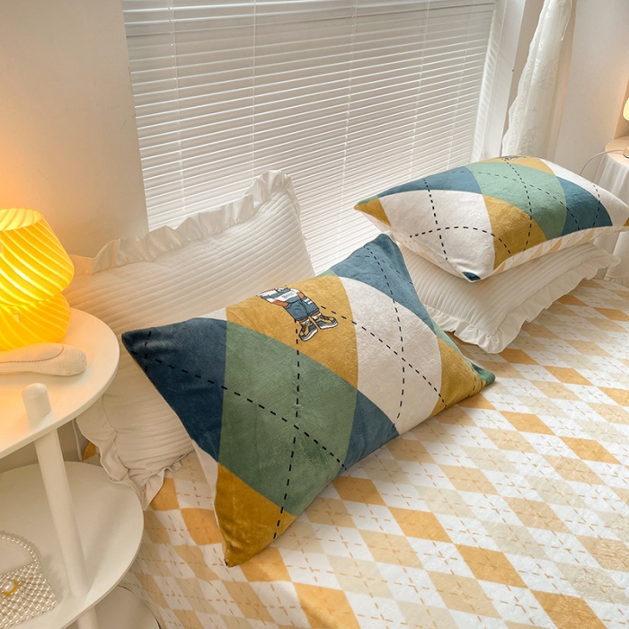 91家纺网 家纺一手货源 找家纺 安哆啦 2021新款220g牛奶绒简约款四件套 绅士熊