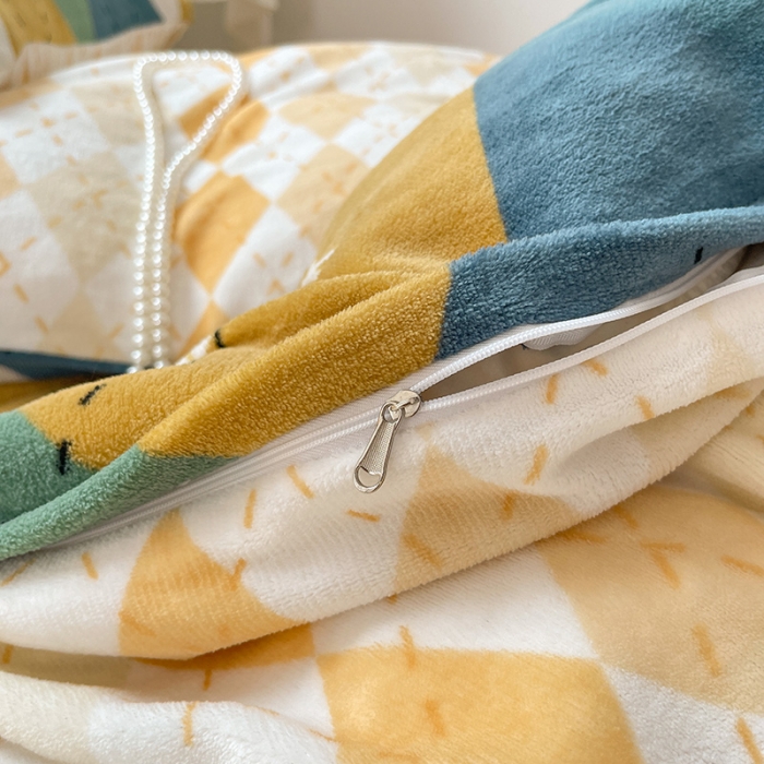 91家纺网 家纺一手货源 找家纺 安哆啦 2021新款220g牛奶绒简约款四件套 绅士熊