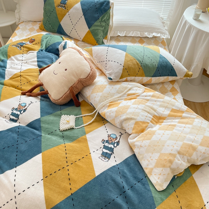 91家纺网 家纺一手货源 找家纺 安哆啦 2021新款220g牛奶绒简约款四件套 绅士熊