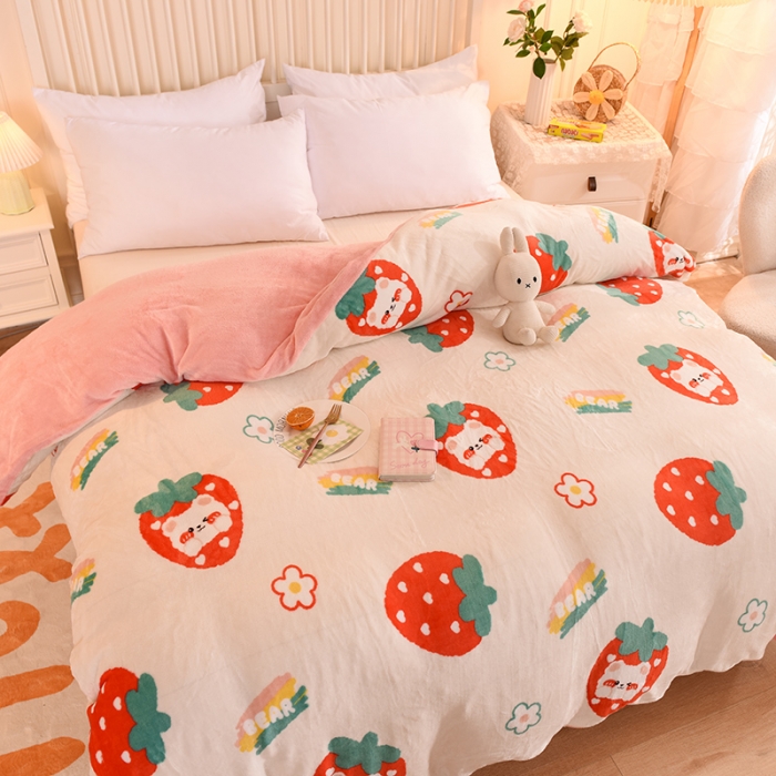 91家纺网 家纺一手货源 找家纺 眠博士 2021新款印花款多功能毛毯单被套草莓熊