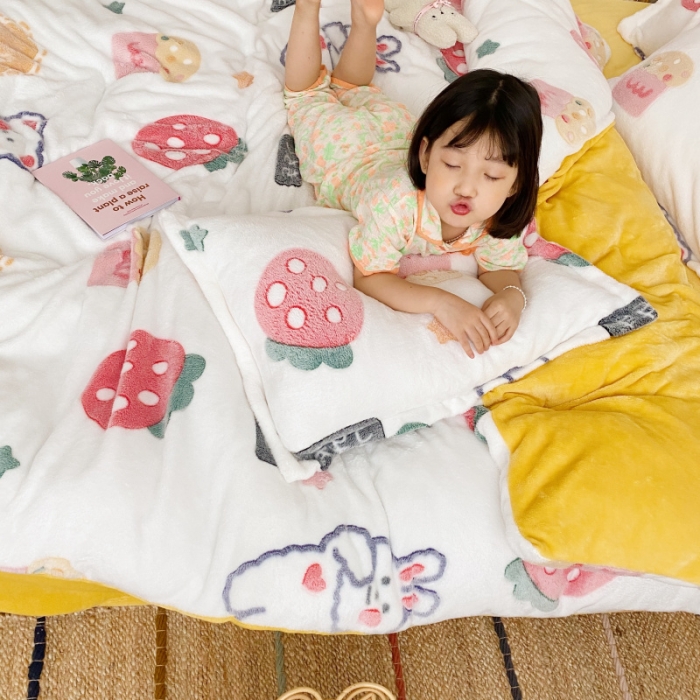 91家纺网 家纺一手货源 找家纺 川悦生活 2021新款立体雪花绒四件套直播供货 草莓小熊