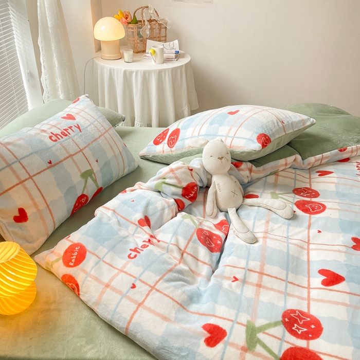 91家纺网 家纺一手货源 找家纺 安哆啦 2021新款220g牛奶绒简约款四件套 樱桃兔兔