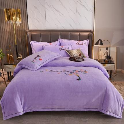 91家纺网 家纺一手货源 找家纺 2024新款220克加厚牛奶绒毛巾绣一字绣四件套枝香满园紫色
