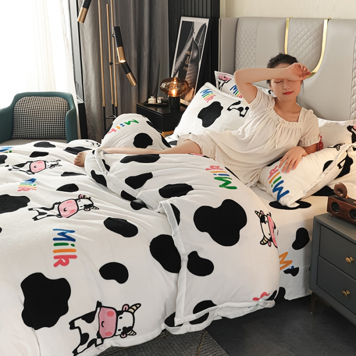 91家纺网 家纺一手货源 找家纺 爱洛家纺2021新款牛奶绒四件套 小奶牛