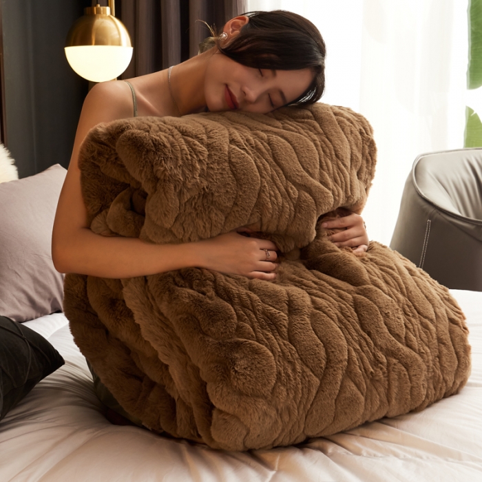 91家纺网 家纺一手货源 找家纺 凯轩毛毛毯毯子 仿裘皮毛毛毯毯子 沙漠红