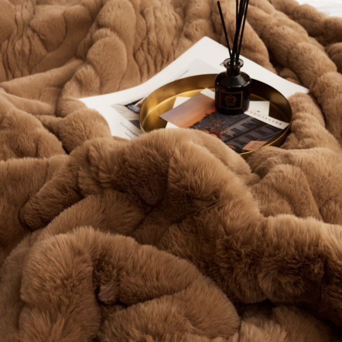 91家纺网 家纺一手货源 找家纺 凯轩毛毛毯毯子 仿裘皮毛毛毯毯子 沙漠红