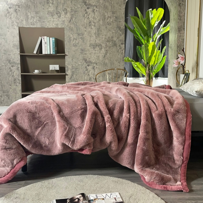 91家纺网 家纺一手货源 找家纺 凯轩毛毛毯毯子 2024新款仿雪狐毛皮毛毛毯毯子 雪狐粉