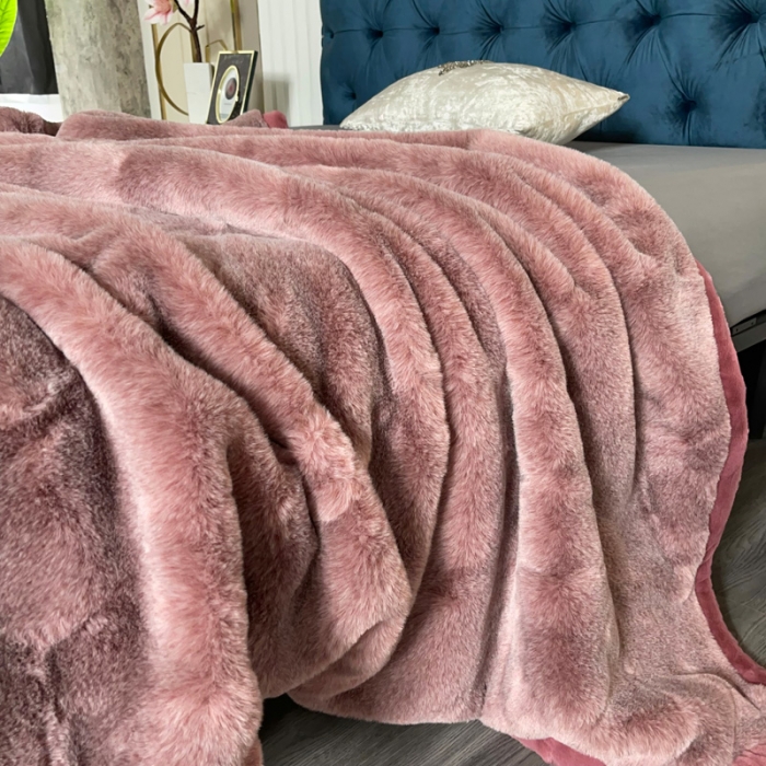 91家纺网 家纺一手货源 找家纺 凯轩毛毛毯毯子 2024新款仿雪狐毛皮毛毛毯毯子 雪狐粉