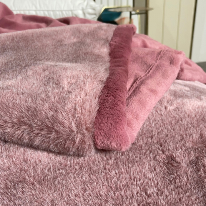 91家纺网 家纺一手货源 找家纺 凯轩毛毛毯毯子 2024新款仿雪狐毛皮毛毛毯毯子 雪狐粉