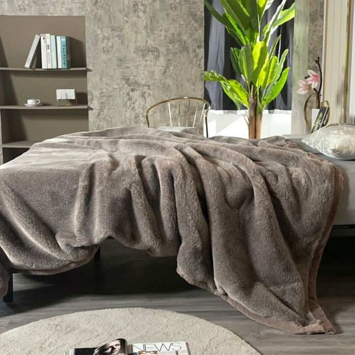 91家纺网 家纺一手货源 找家纺 凯轩毛毛毯毯子 2024新款仿雪狐毛皮毛毛毯毯子 雪狐灰