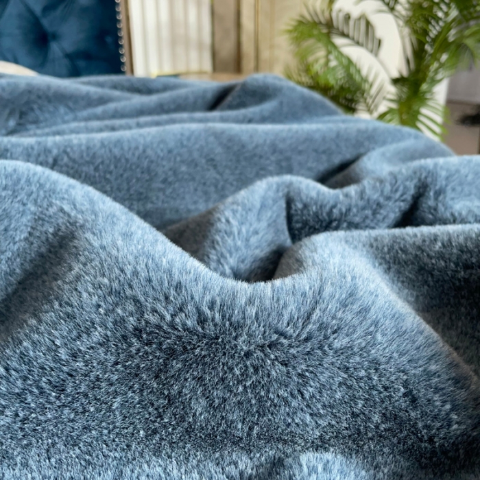 91家纺网 家纺一手货源 找家纺 凯轩毛毛毯毯子 2024新款仿雪狐毛皮毛毛毯毯子 雪狐蓝