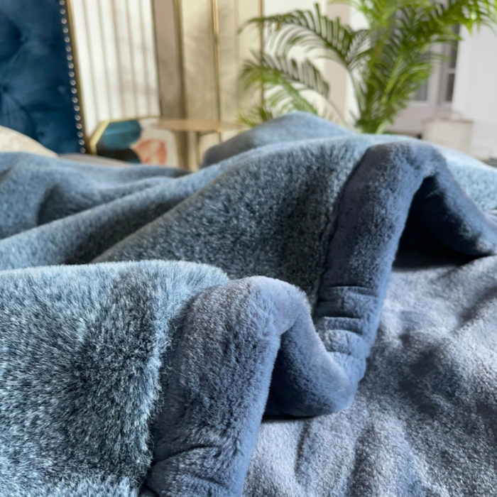 91家纺网 家纺一手货源 找家纺 凯轩毛毛毯毯子 2024新款仿雪狐毛皮毛毛毯毯子 雪狐蓝