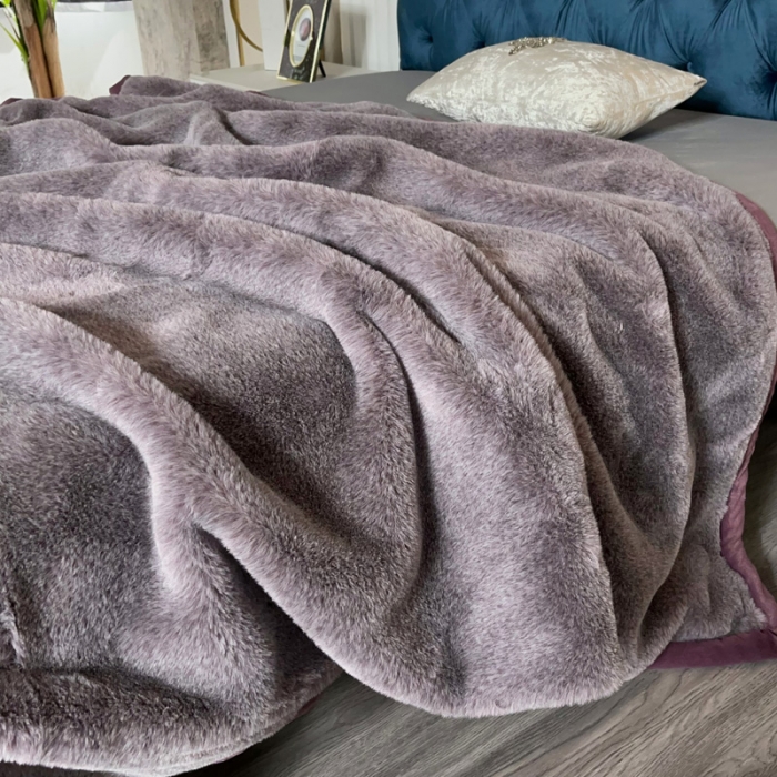 91家纺网 家纺一手货源 找家纺 凯轩毛毛毯毯子 2024新款仿雪狐毛皮毛毛毯毯子 雪狐紫