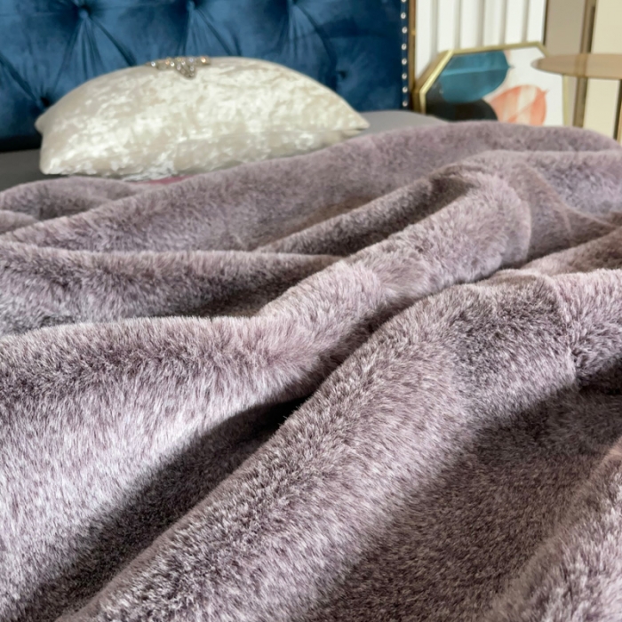 91家纺网 家纺一手货源 找家纺 凯轩毛毛毯毯子 2024新款仿雪狐毛皮毛毛毯毯子 雪狐紫