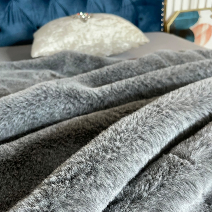 91家纺网 家纺一手货源 找家纺 凯轩毛毛毯毯子 2024新款仿雪狐毛皮毛毛毯毯子 雪狐青