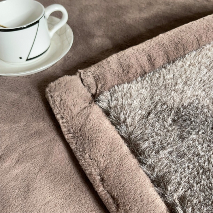 91家纺网 家纺一手货源 找家纺 凯轩毛毛毯毯子 2024新款仿雪狐毛皮毛毛毯毯子 雪狐灰