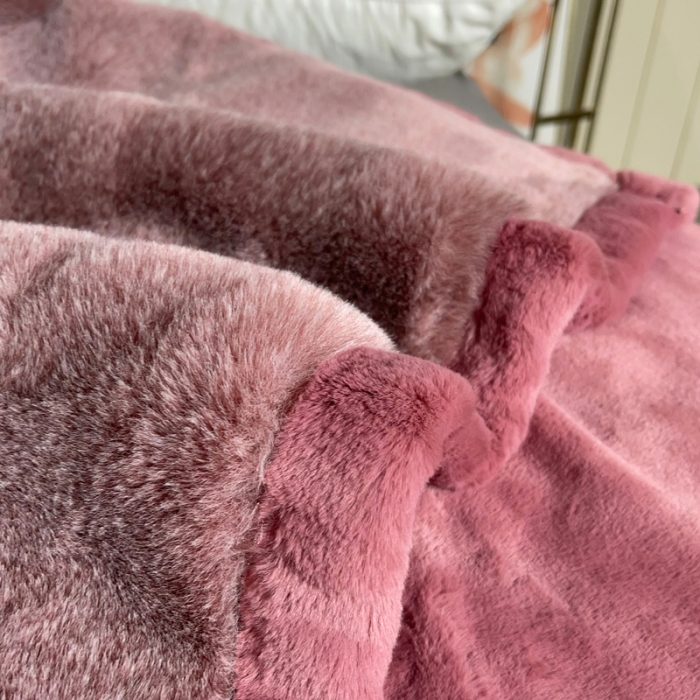 91家纺网 家纺一手货源 找家纺 凯轩毛毛毯毯子 2024新款仿雪狐毛皮毛毛毯毯子 雪狐粉