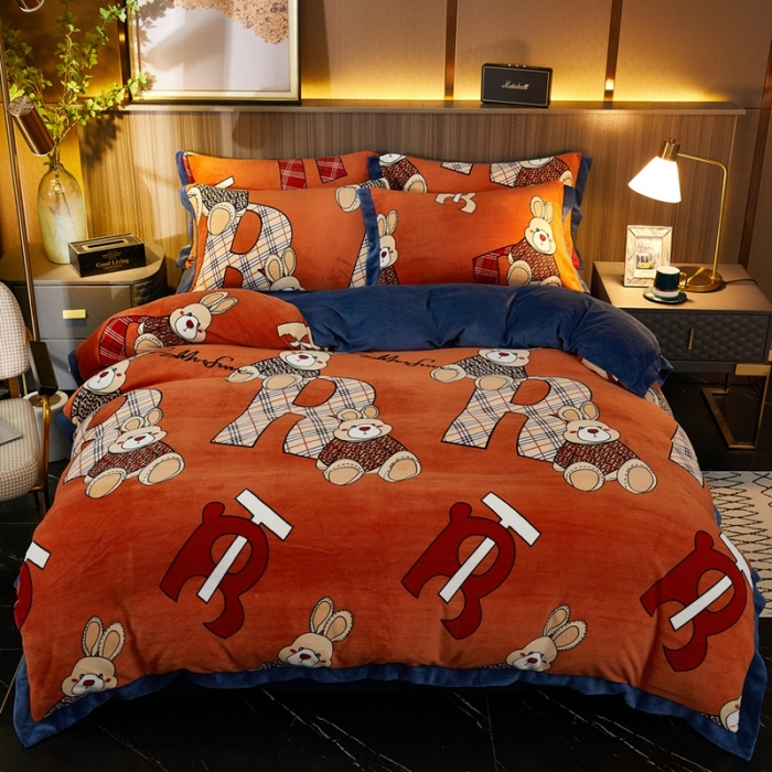 91家纺网 家纺一手货源 找家纺 澳洲羽 2024年新牛奶绒拼角印花四件套水晶法莱绒直播供货 比得兔